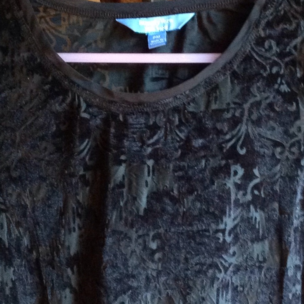 Simply Vera Black "burnt out" velvet lace top - Picture 4 of 4